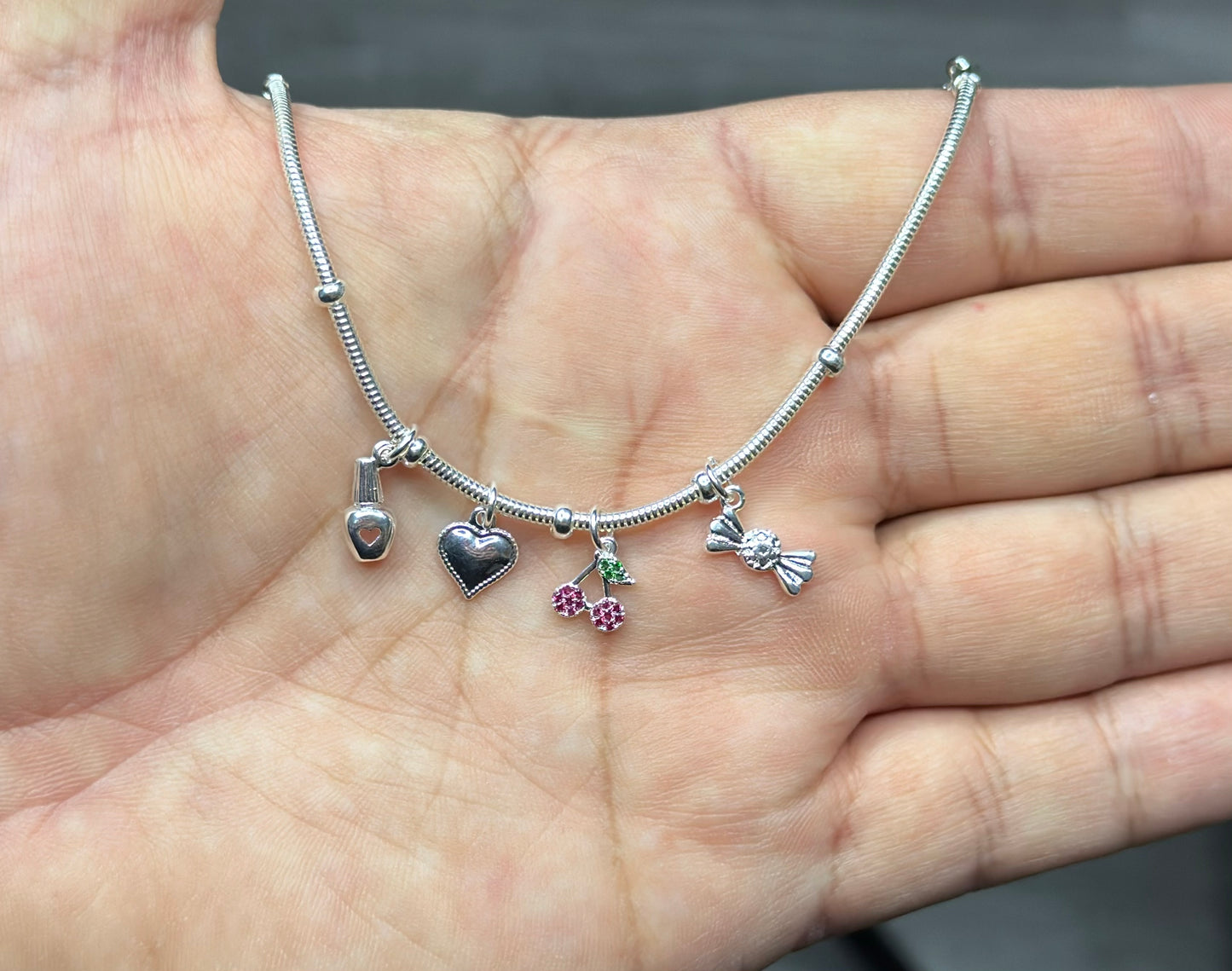 Pulsera estilo con charms